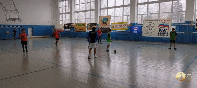 Соревнования по мини-футболу.